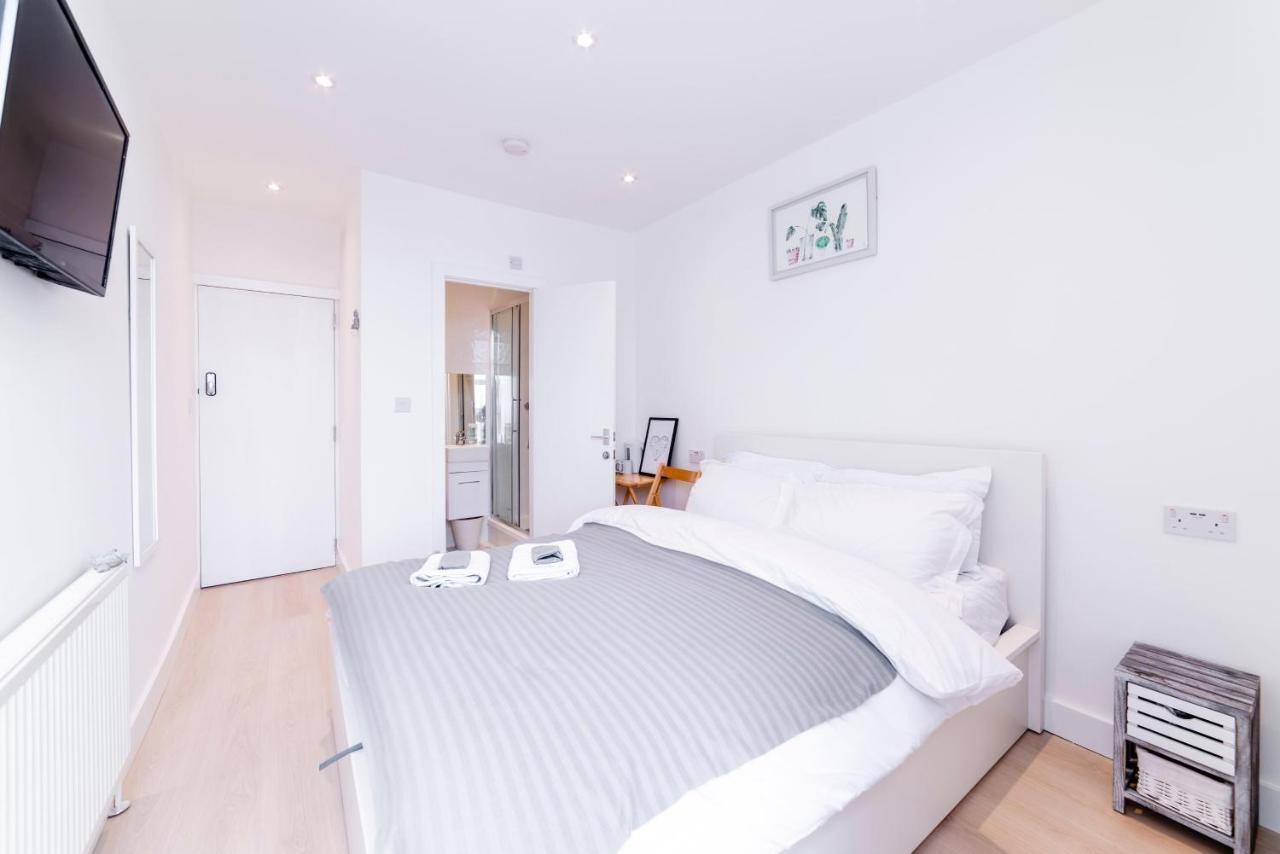 Quiet Cosy Bed & Breakfast Harrow